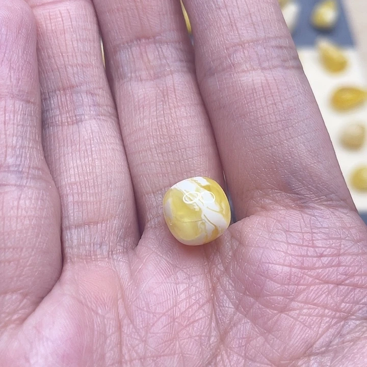 琥珀裸石未镶嵌C****?微瑕