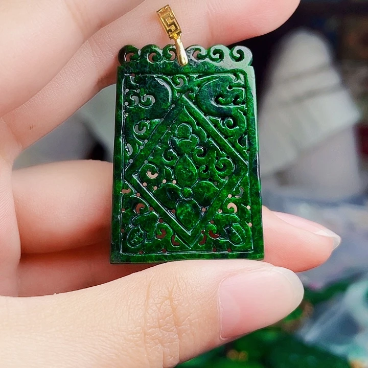 翡翠18K金镶嵌颈饰多样性