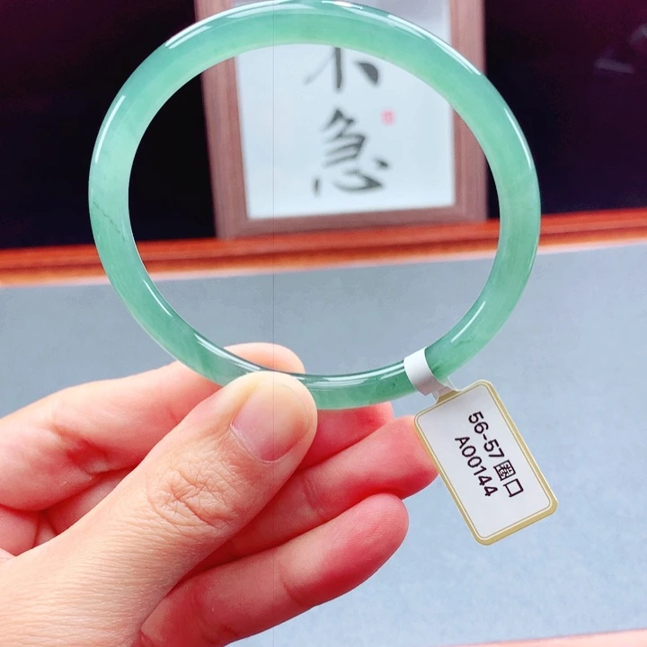未镶嵌手镯翡翠圆镯