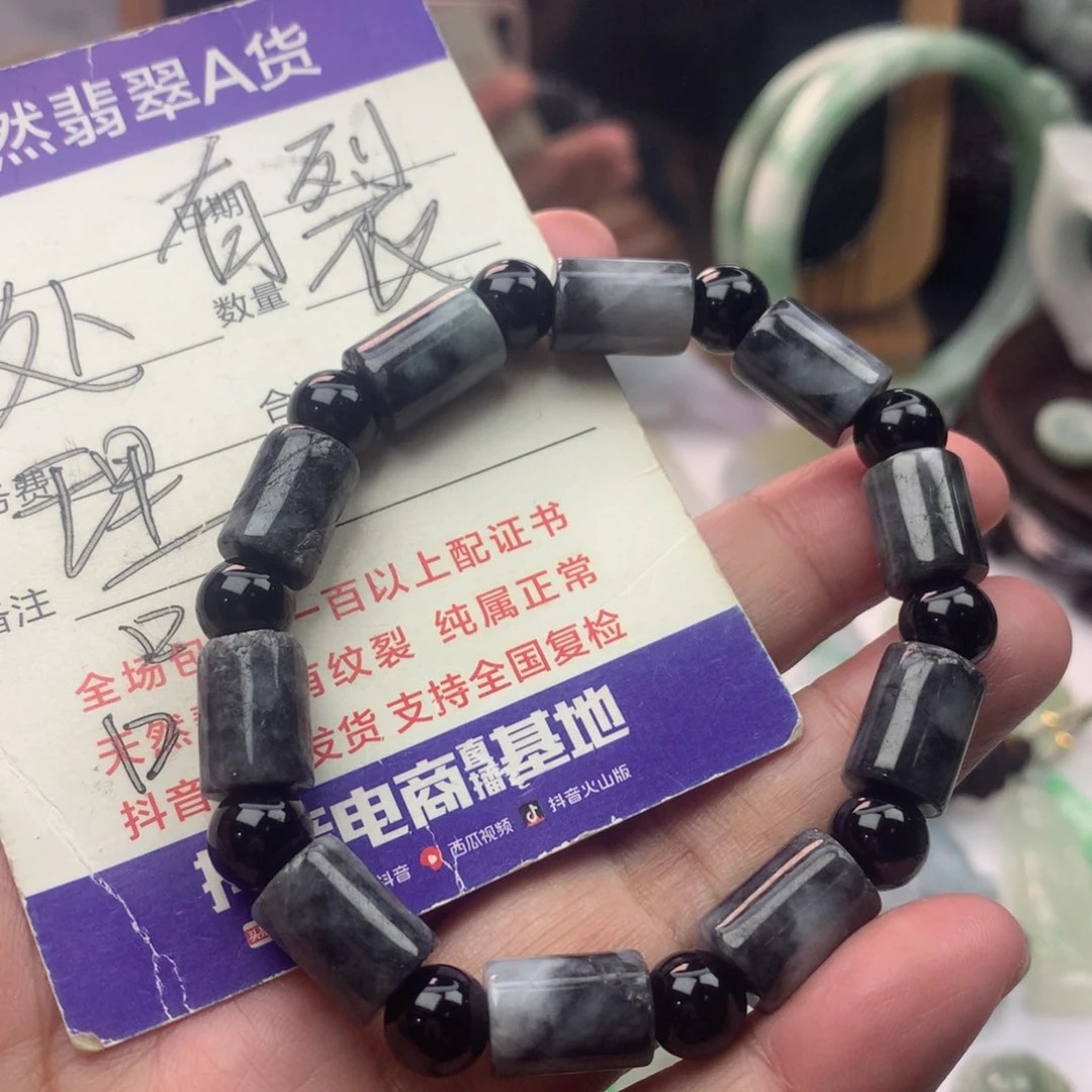 翡翠未镶嵌颈饰是