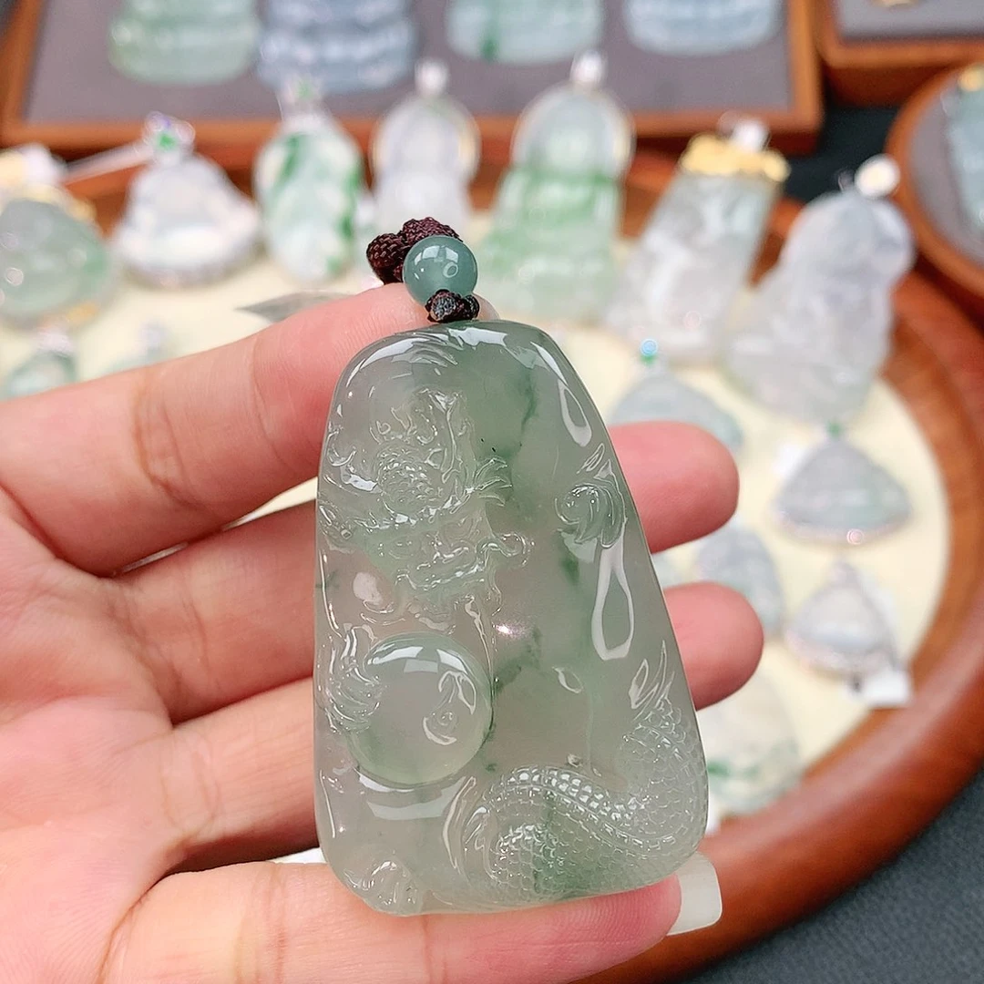 颈饰未镶嵌翡翠龙牌