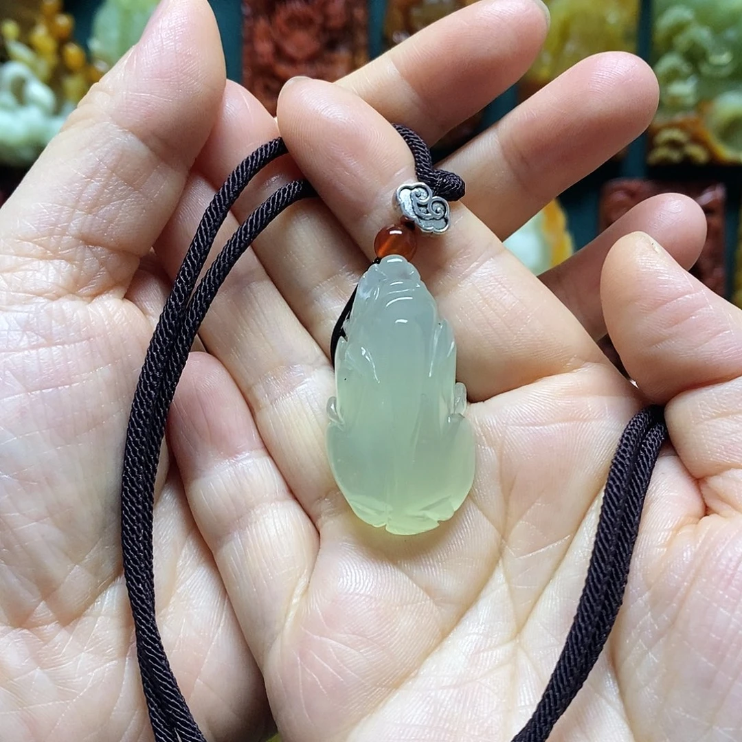 岫玉未镶嵌吊坠(赠链)