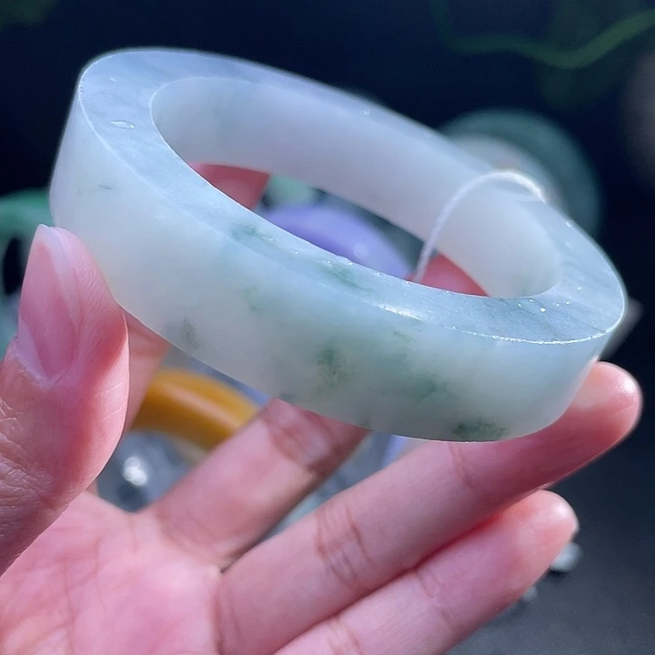 定制翡翠未镶嵌翡翠手镯