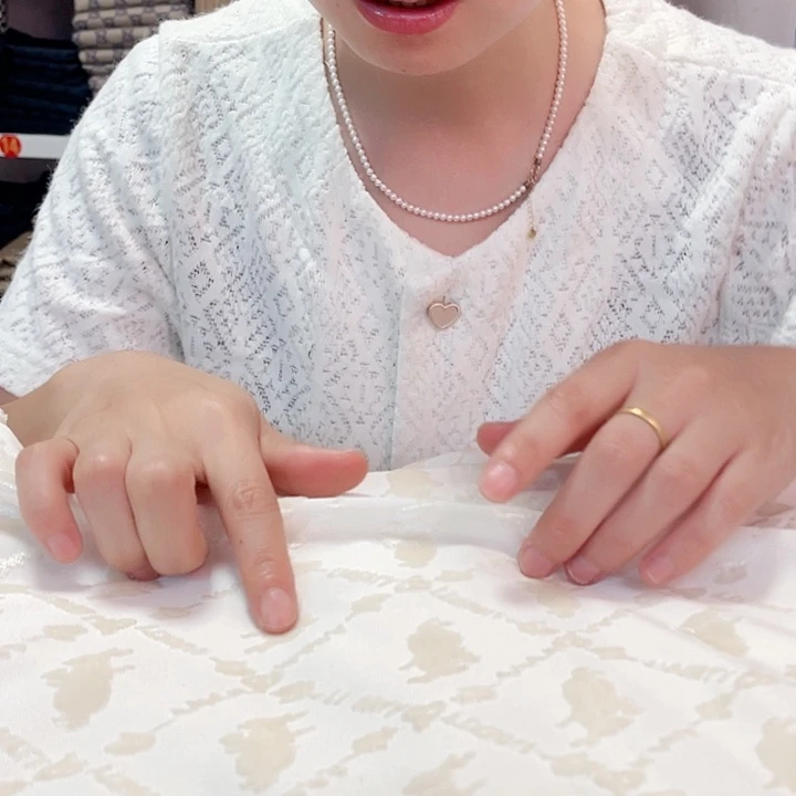 白色植绒花兔子图案1米474