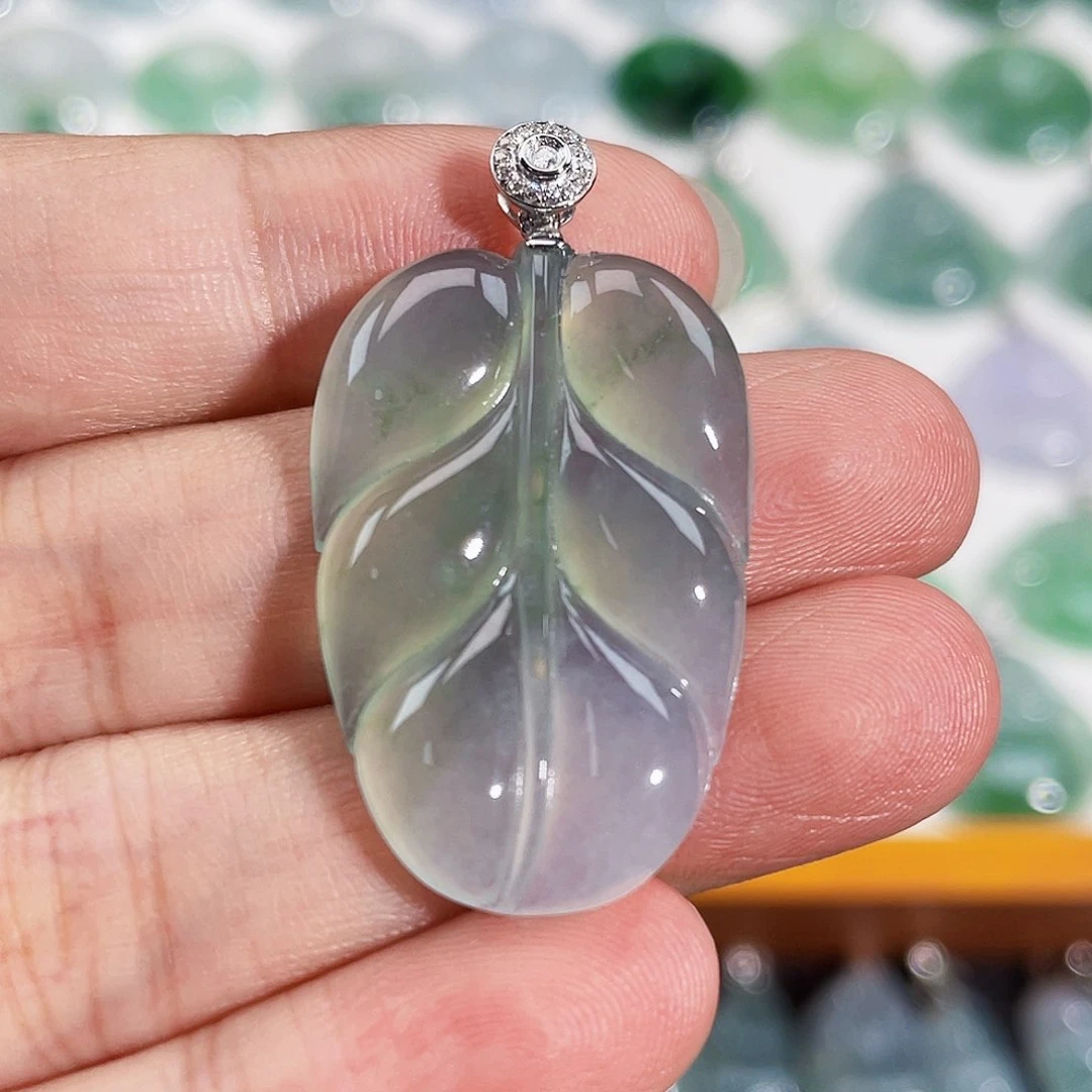 颈饰18K金镶嵌翡翠吊坠