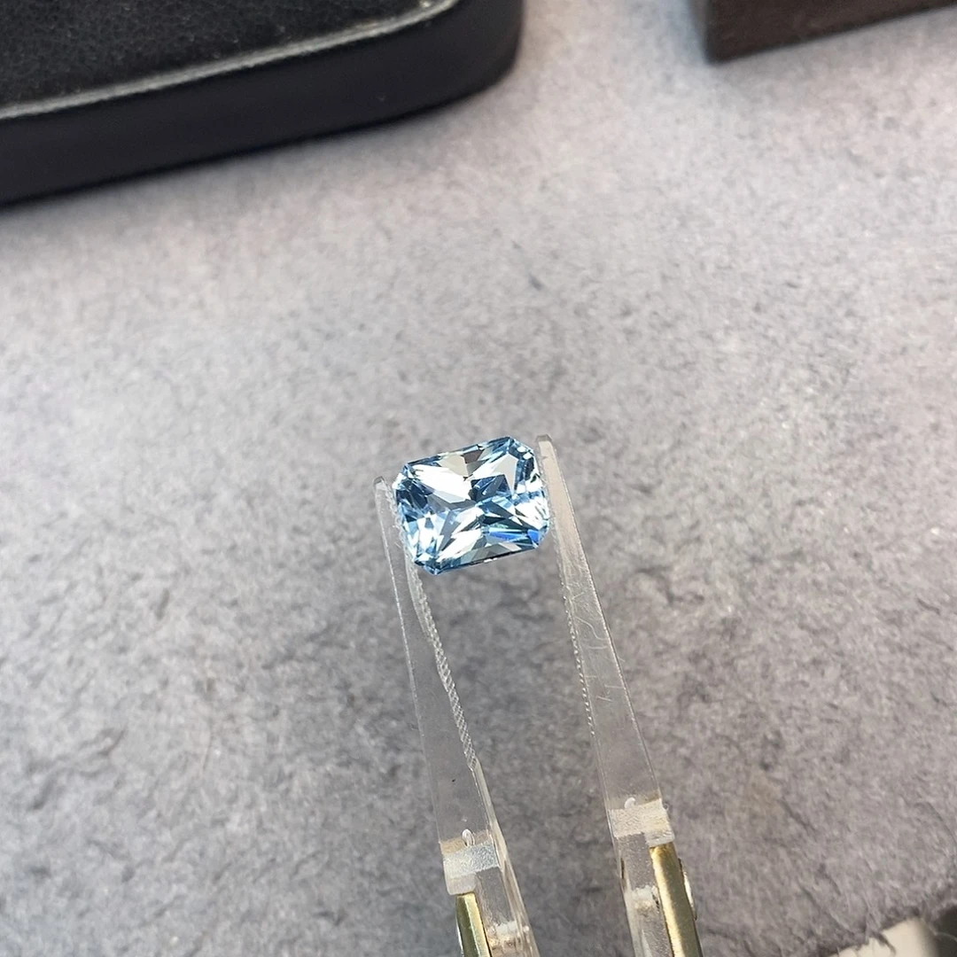 笔搁海蓝宝石未镶嵌2.46ct 圣玛利亚