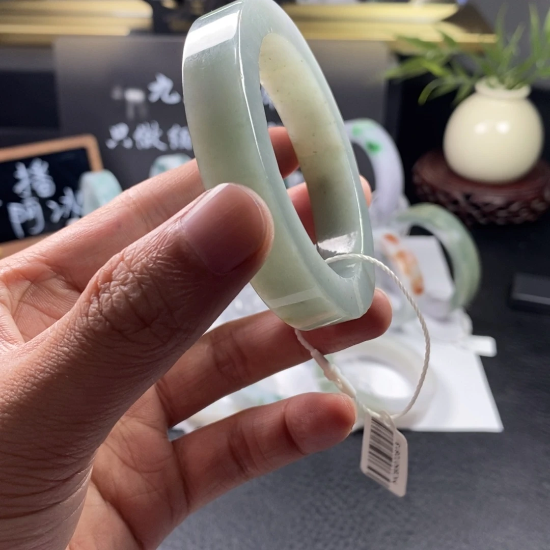 未镶嵌手镯定制翡翠