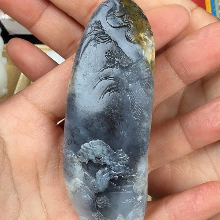 和田玉未镶嵌把件