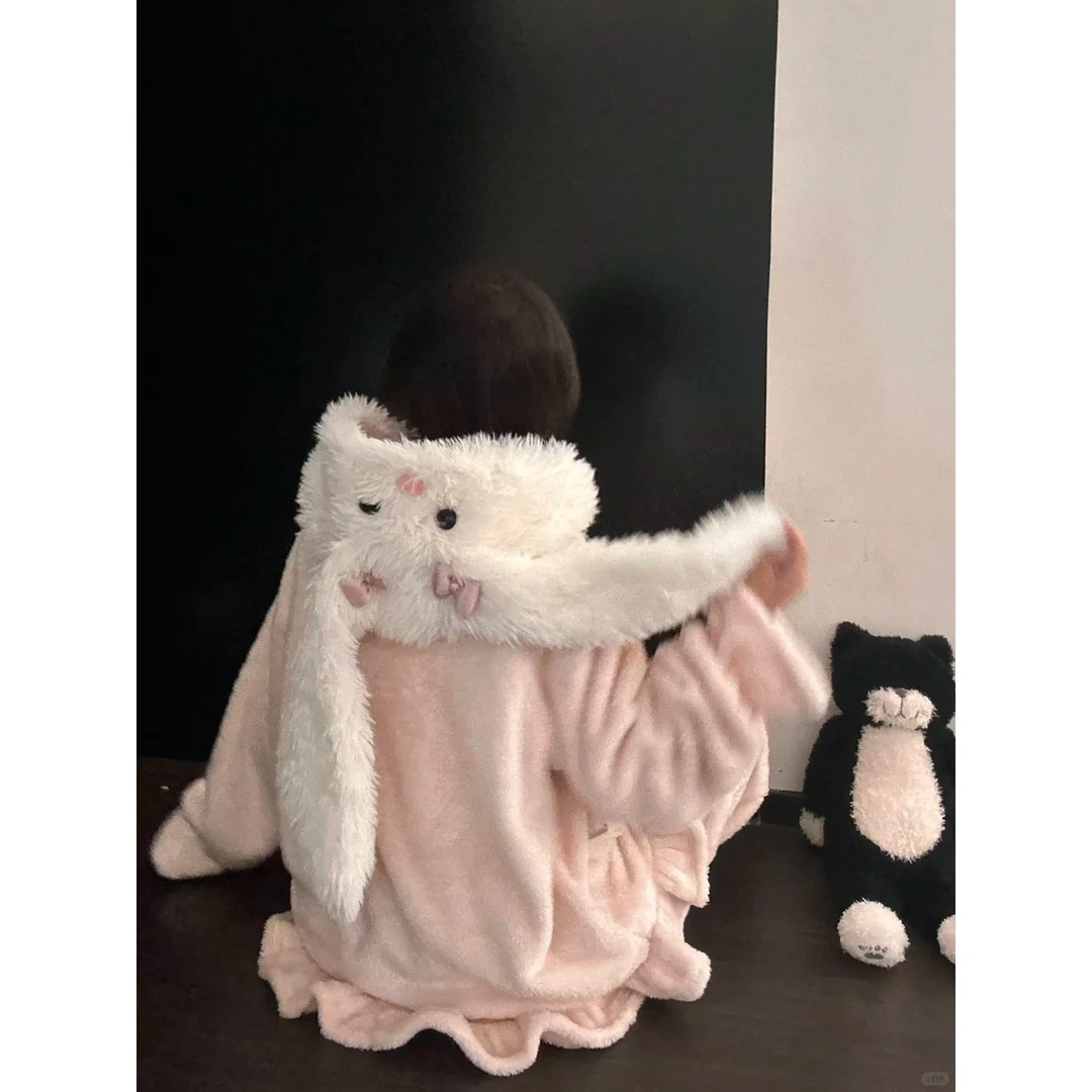 冬季新款小兔毛绒耳朵设计感连帽珊瑚绒睡衣女加绒加厚保暖两件套