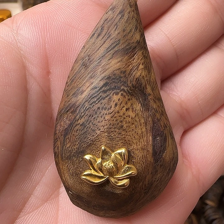 沉香吊坠留疤吊坠