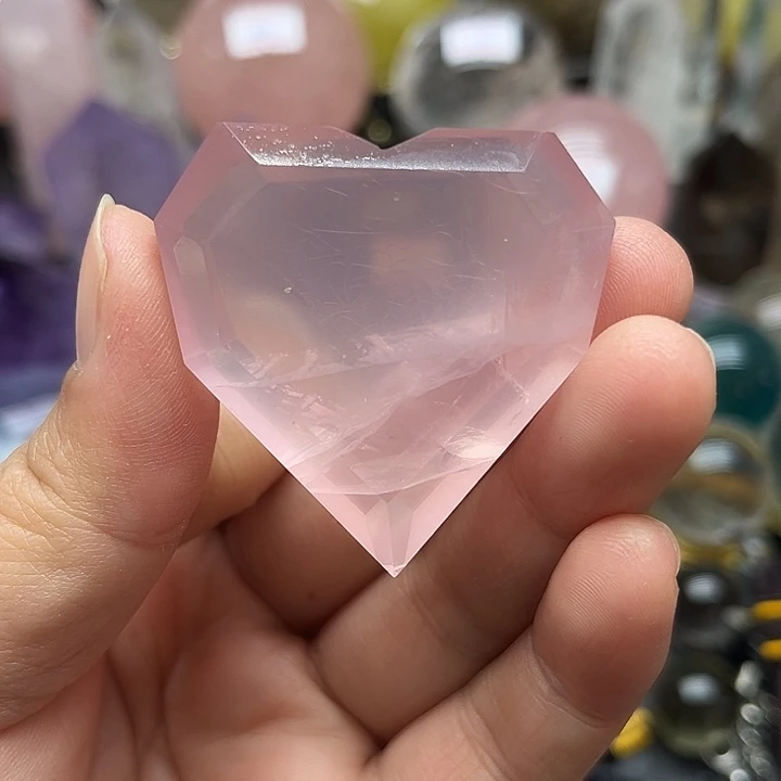 未镶嵌水晶珠宝半成品45克粉水晶爱心