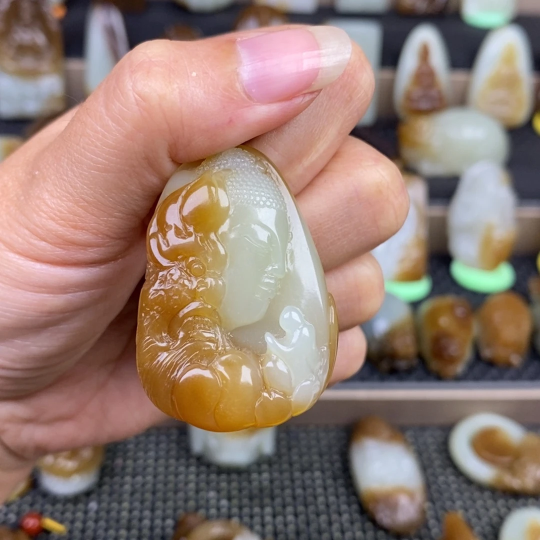 ****财和田玉未镶嵌颈饰