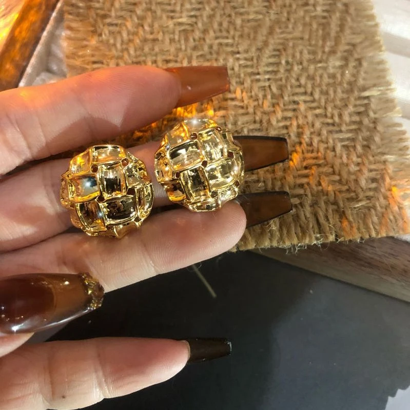 铜合金耳饰 气质金色圆形简约复古耳环女小众设计高级感耳钉时尚