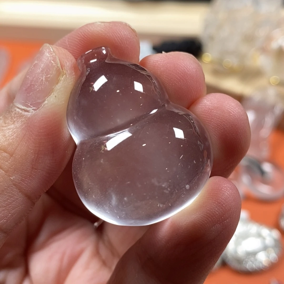 大***巴石英质玉未镶嵌颈饰葫芦