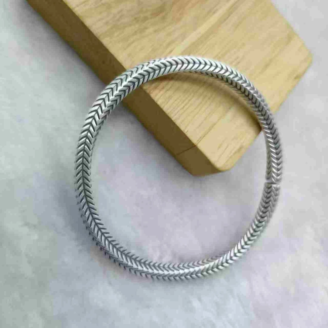 足银手镯 0115-016足银手镯 简约百搭时尚气质款999.9足银手镯