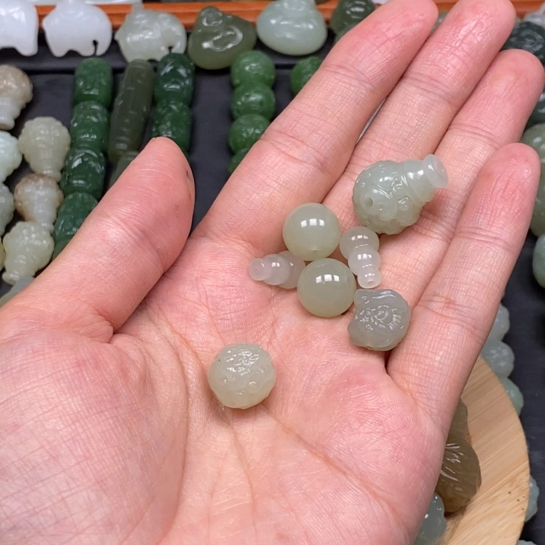 和田玉未镶嵌颈饰冰**地