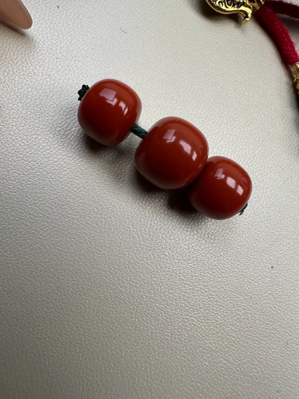 南红老行顶珠。做配饰