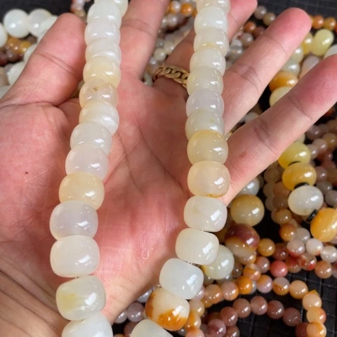 【闪购商品】未镶嵌石英质玉（黄龙玉）颈饰