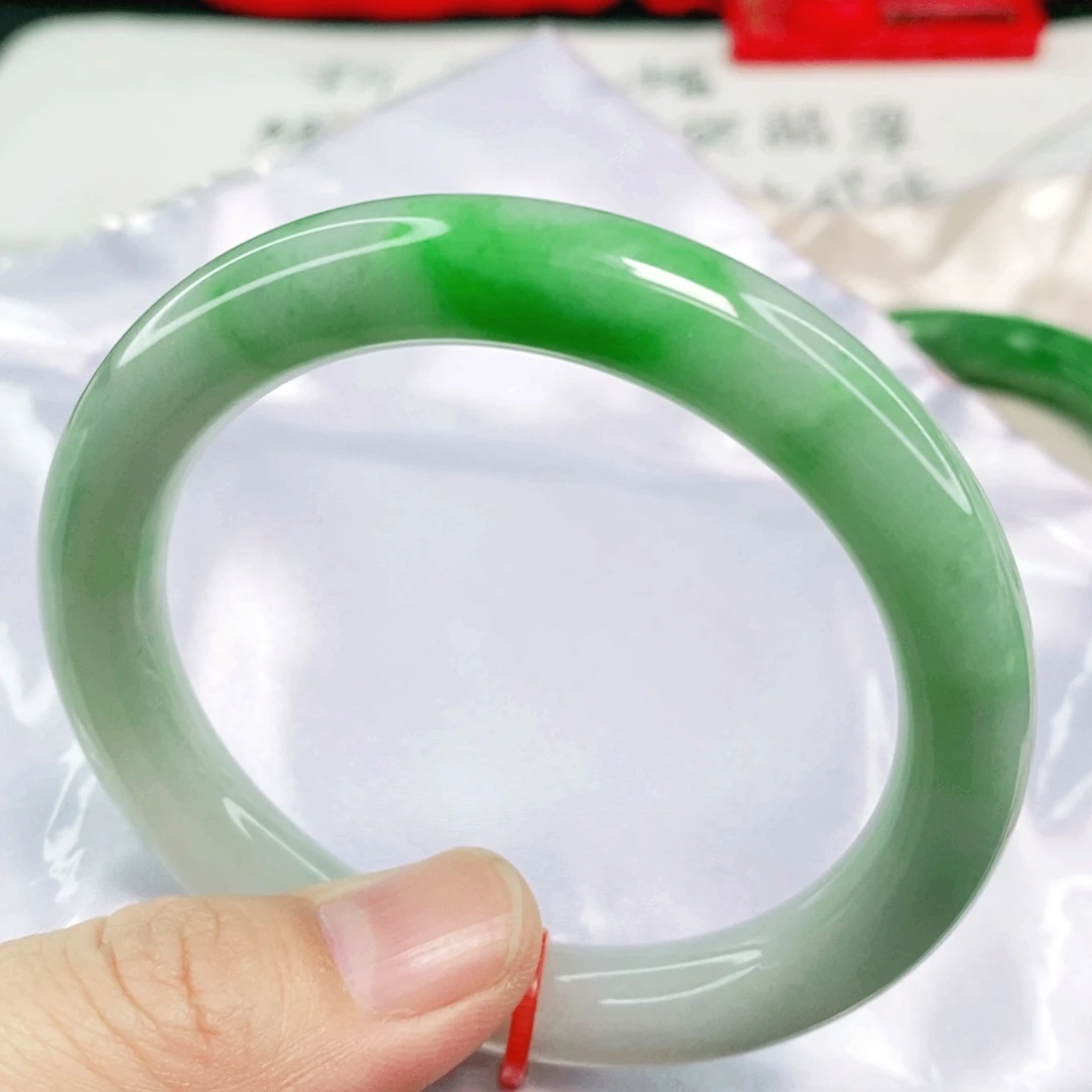 未镶嵌手镯翡翠J***?56.5圈口圆条