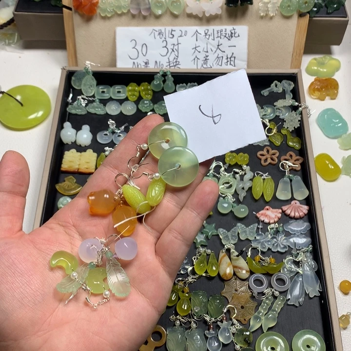 春***意蛇纹石玉合金耳钉