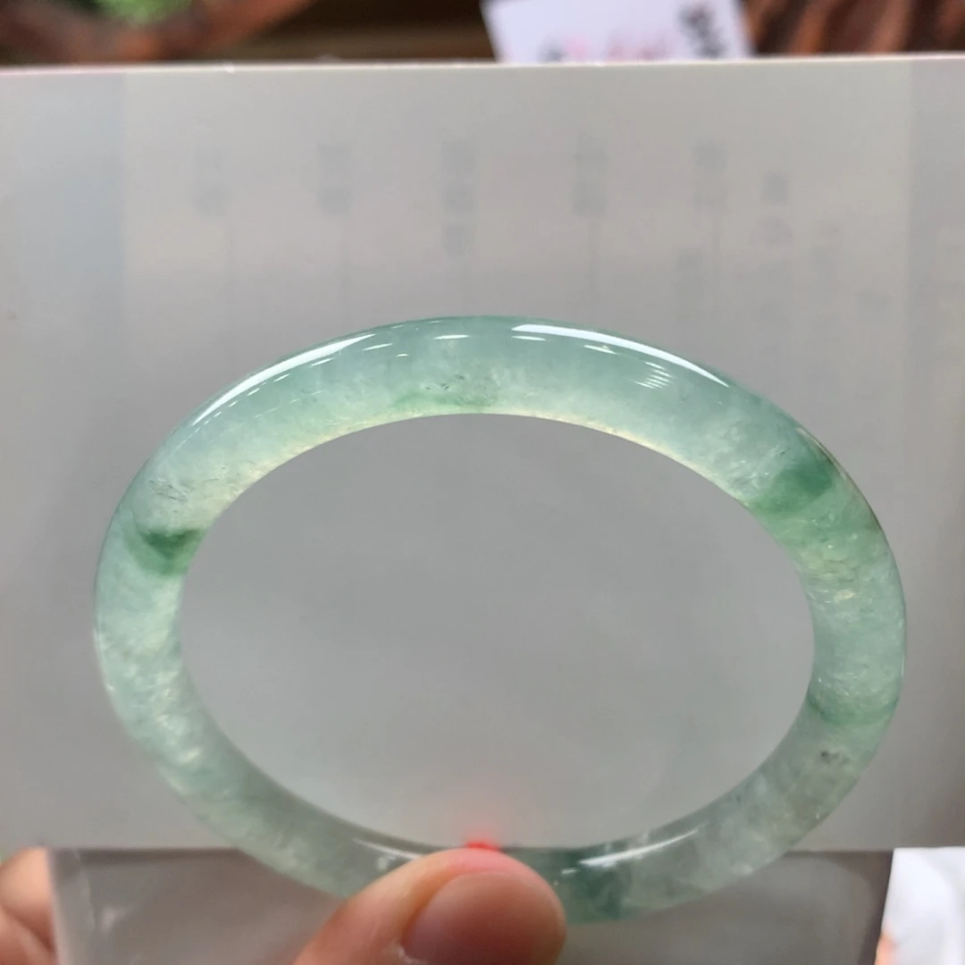 翡翠手镯未镶嵌1号小六飘花小圈口捡漏闭眼收，有纹裂