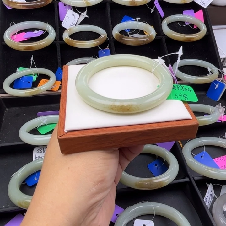 未镶嵌手镯和田玉七月