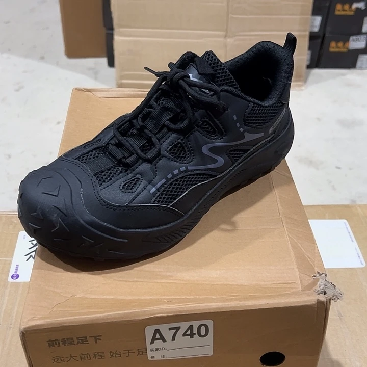 编码740号。41码防砸防刺劳保鞋