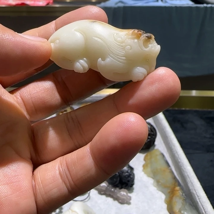 颈饰未镶嵌和田玉（糖玉）