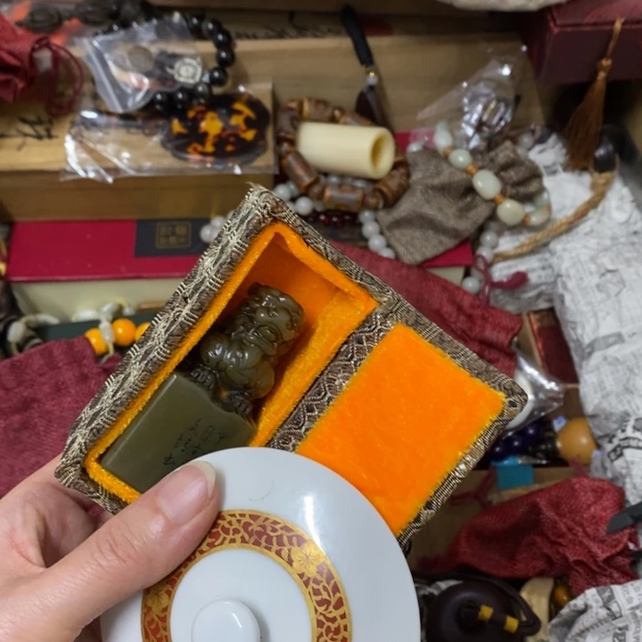 瓷片哈中古工艺品一件，
