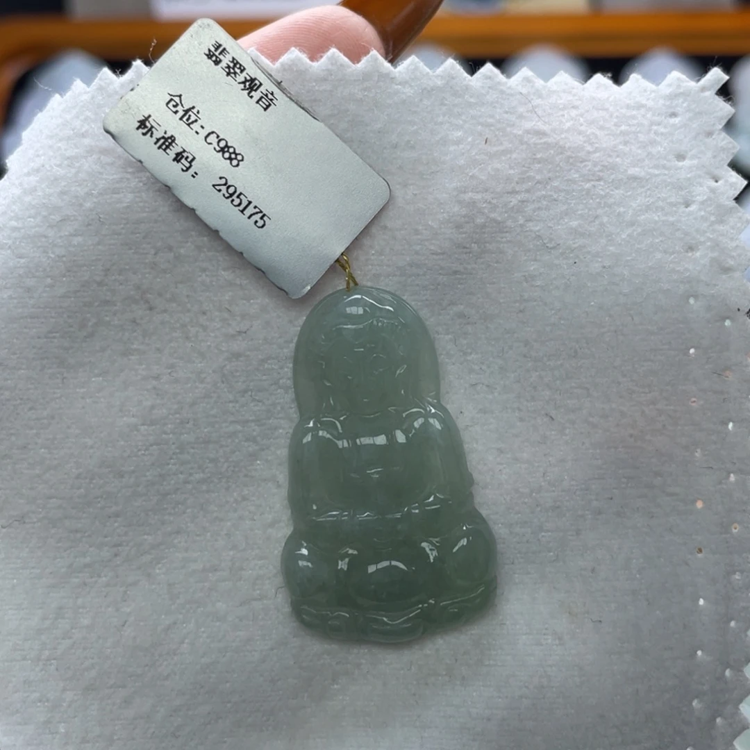 翡翠未镶嵌颈饰观音