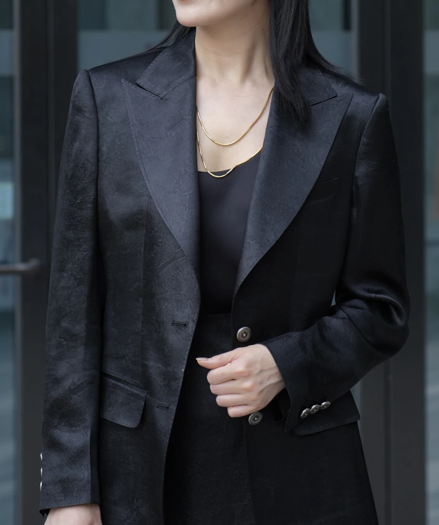 璞迩黑色地图压花戗驳头单西外套