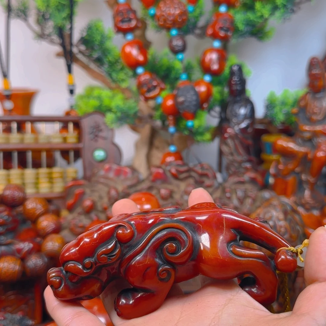 琥珀裸石未镶嵌貔貅