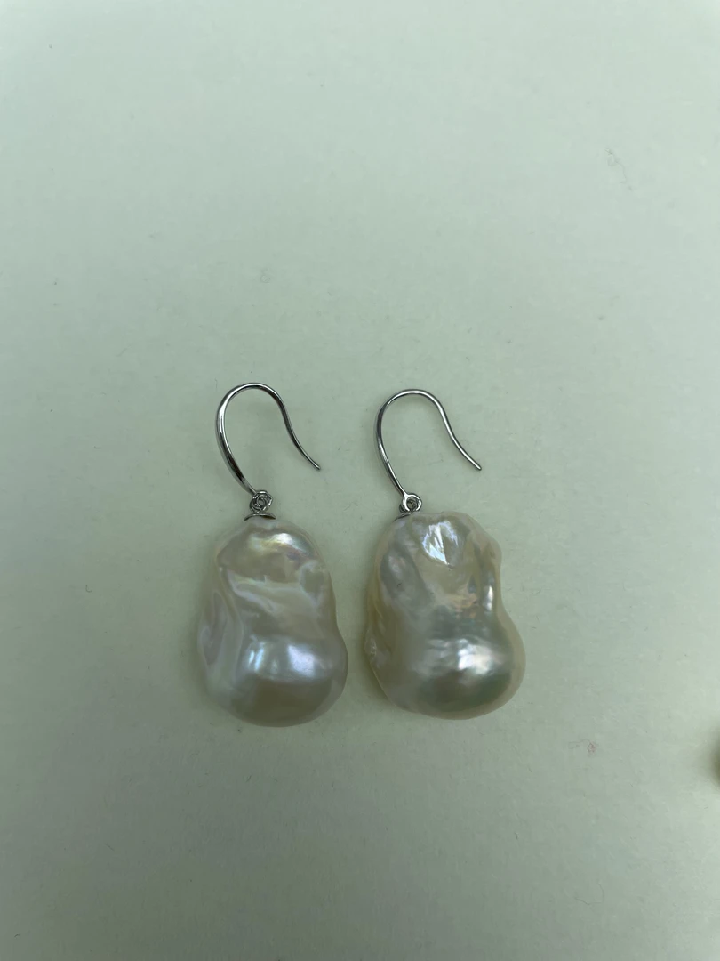 S925极光炫彩大巴珍珠耳饰