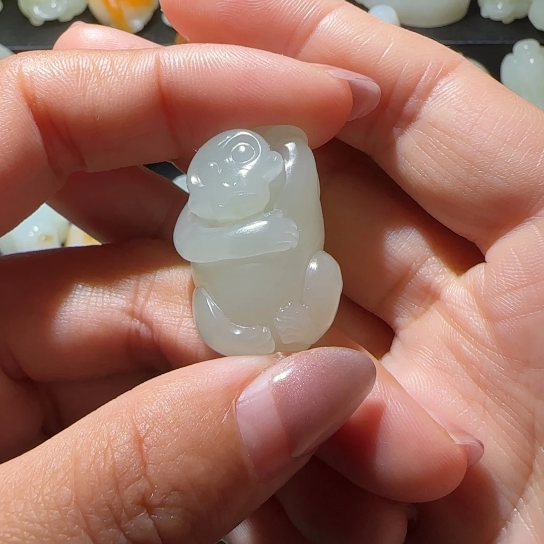 用***1和田玉未镶嵌颈饰