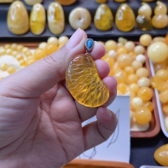 琥珀未镶嵌颈饰天然蜜蜡