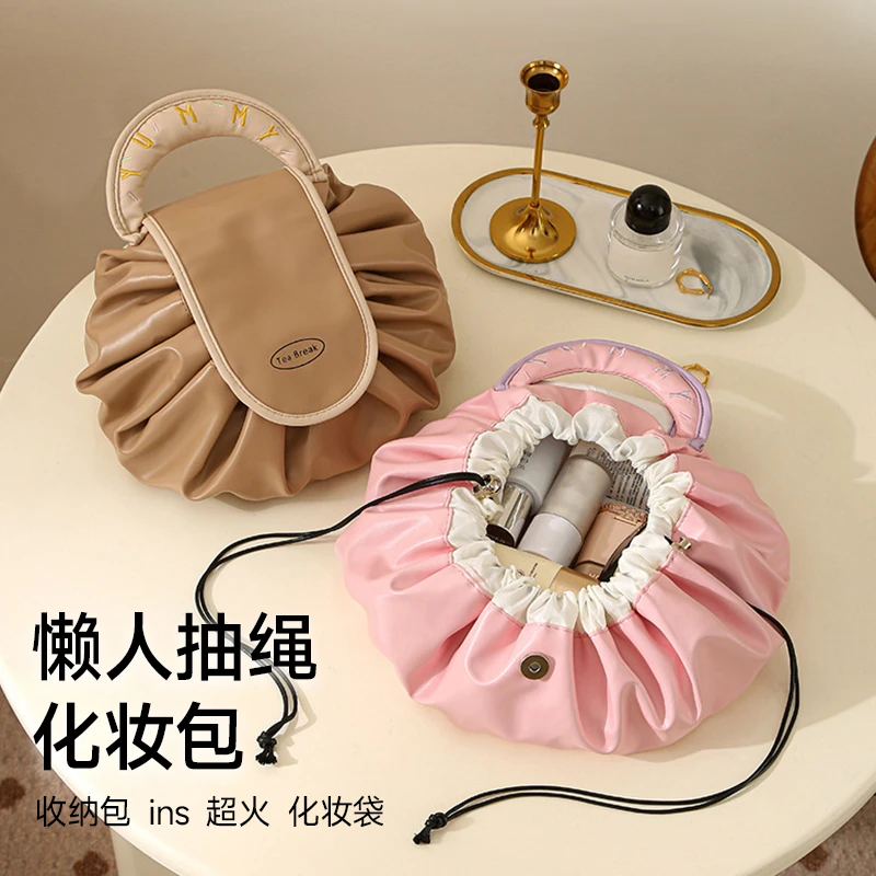 懒人化妆包抽绳收纳袋大容量高级爆款PU外出随身携带旅行洗漱品