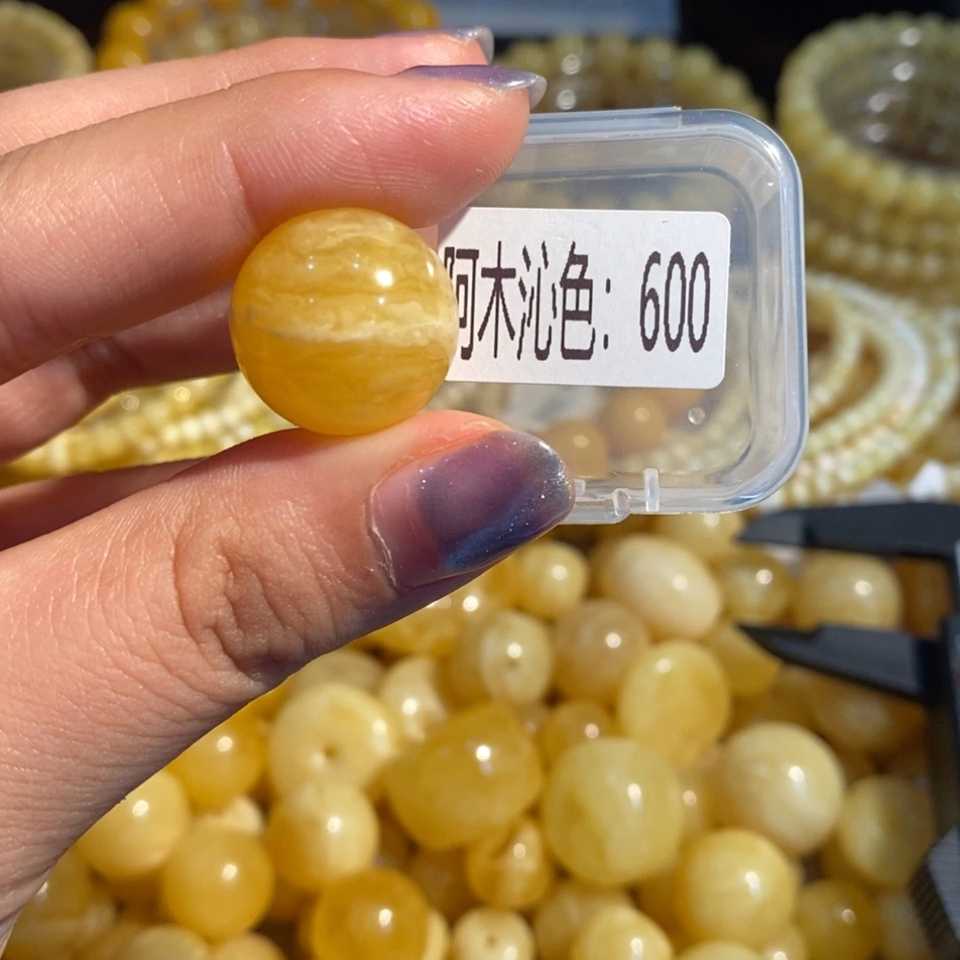 琥珀未镶嵌珠宝奇石600