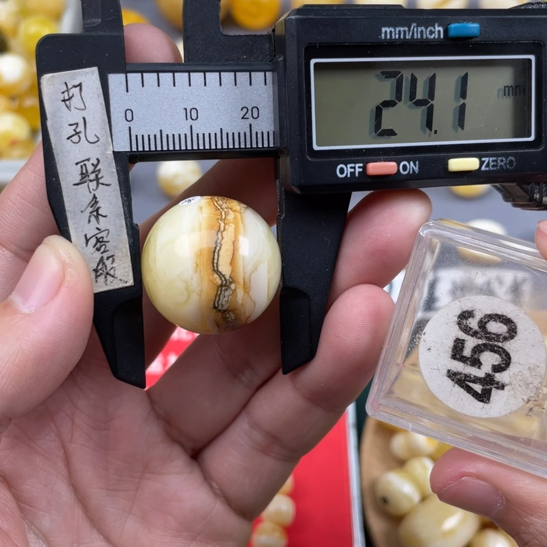 蜜蜡珠宝奇石未镶嵌