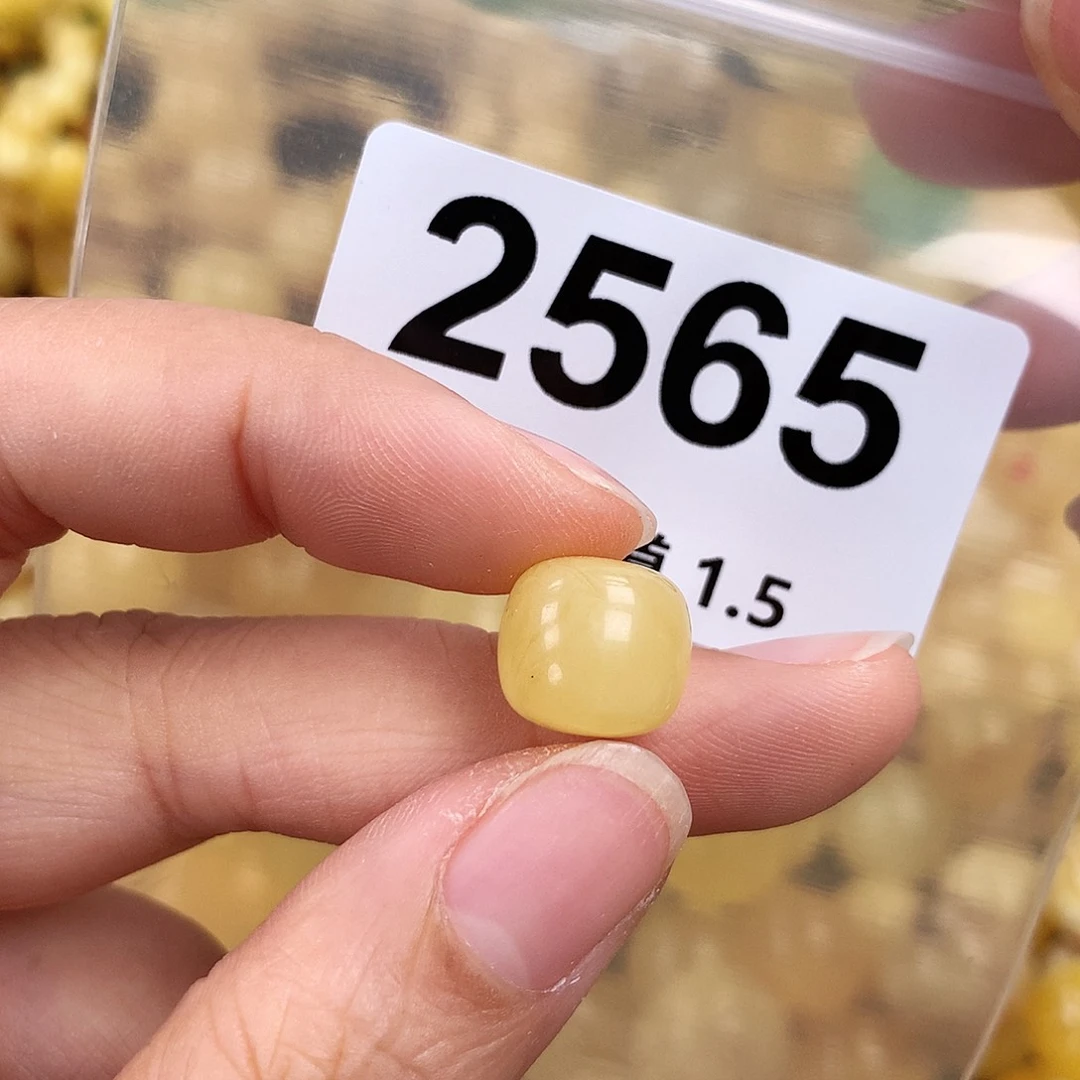 未镶嵌琥珀珠宝奇石12