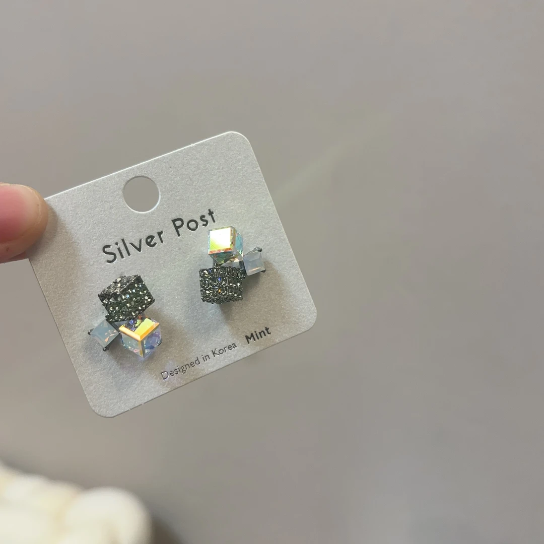 铜合金耳饰 东大门多层细闪方块耳钉R780