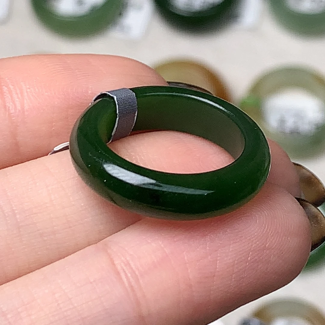 未镶嵌戒指和田玉