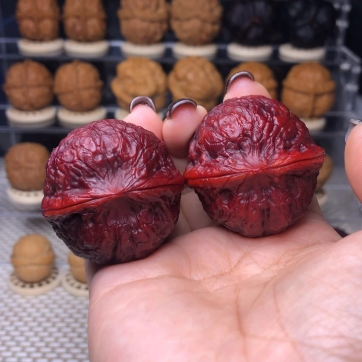 张***子文玩核桃把件33号七彩蟒纹虎头39尺