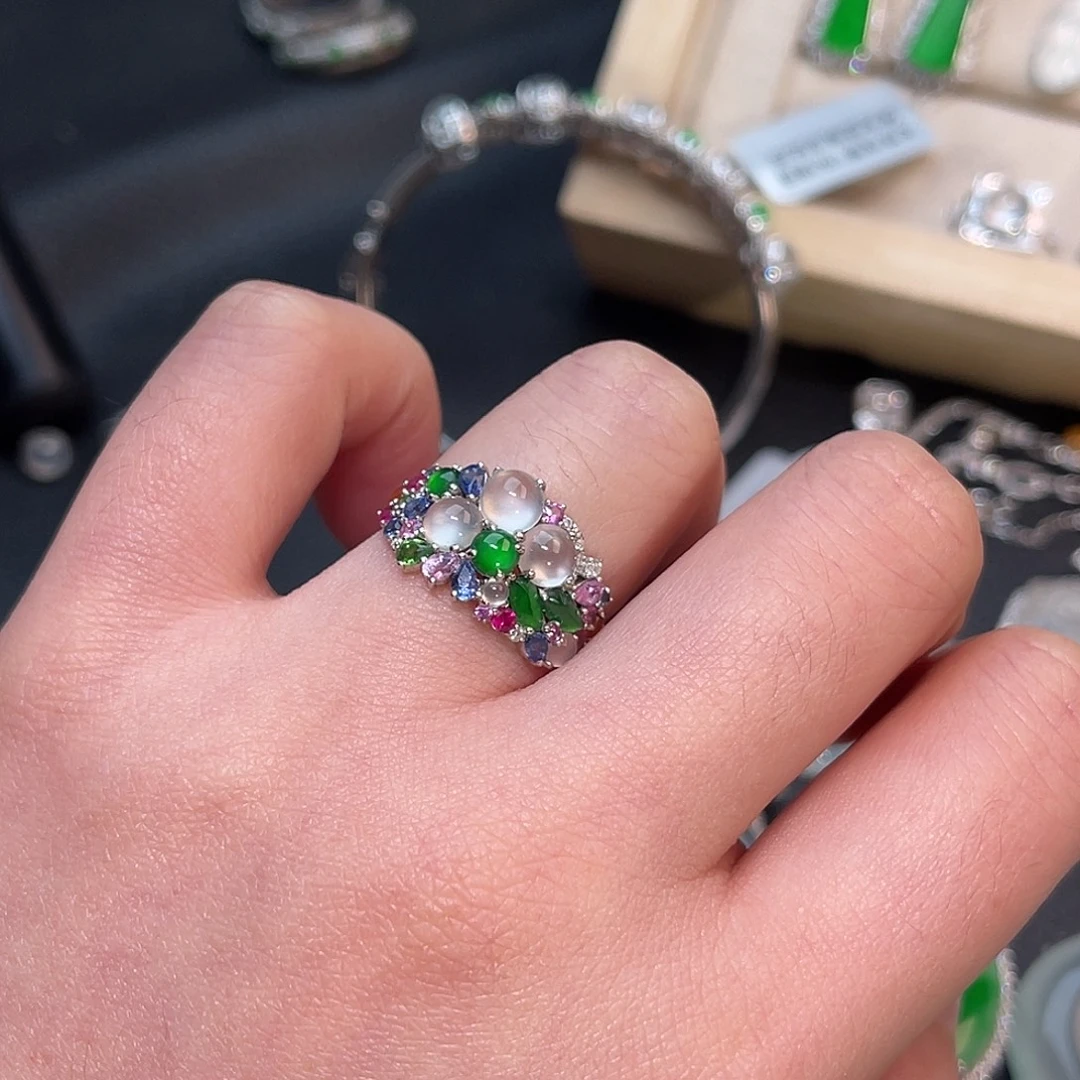 翡翠18K金镶嵌戒指蛋面