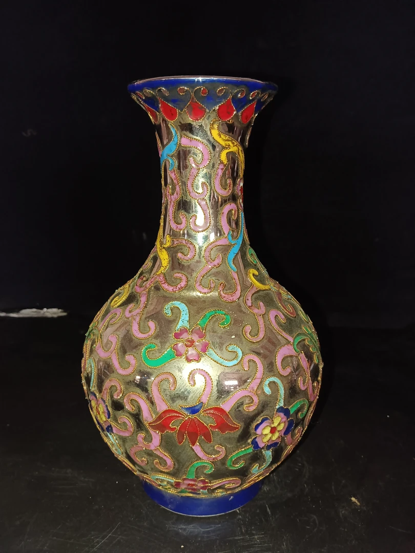 银光瓷景泰蓝赏瓶，高24cm，腹径13cm，通体掐丝烤珐琅，全品相。