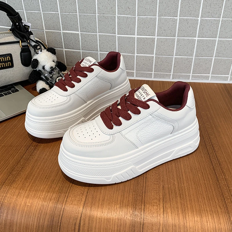 高级感厚底小白鞋女2025年新款时尚百搭系带舒适轻便休闲运动板鞋