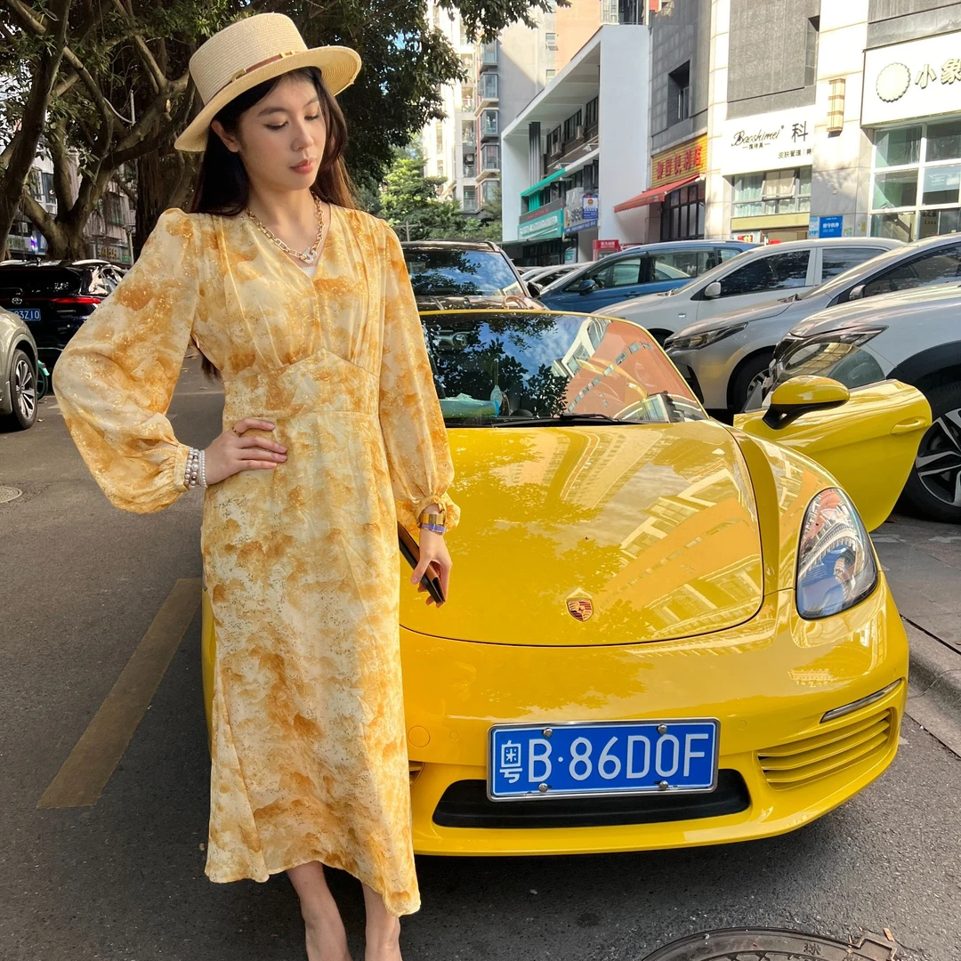 时尚气质减龄碎花裙子显瘦显白高腰V领洋气灯笼袖印花透气连衣裙