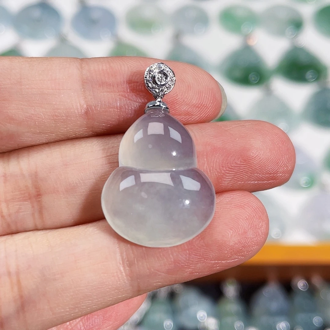 颈饰18K金镶嵌翡翠吊坠