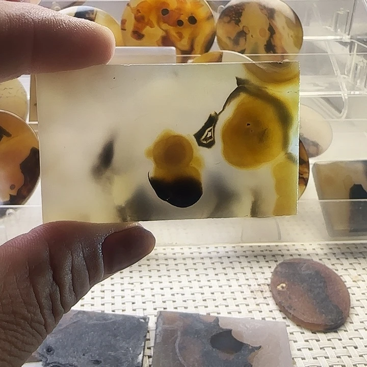 宁***泊玛瑙/玉髓未镶嵌珠宝奇石