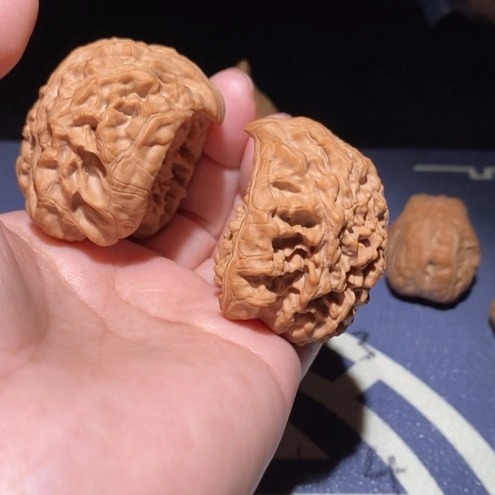 文玩核桃吊坠蛇头聚宝盆