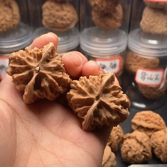 文玩核桃把件大****L延庆方尊